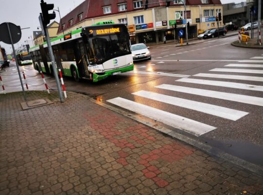 Białystok. Wypadek z udziałem autobusu komunikacji miejskiej i osobówki