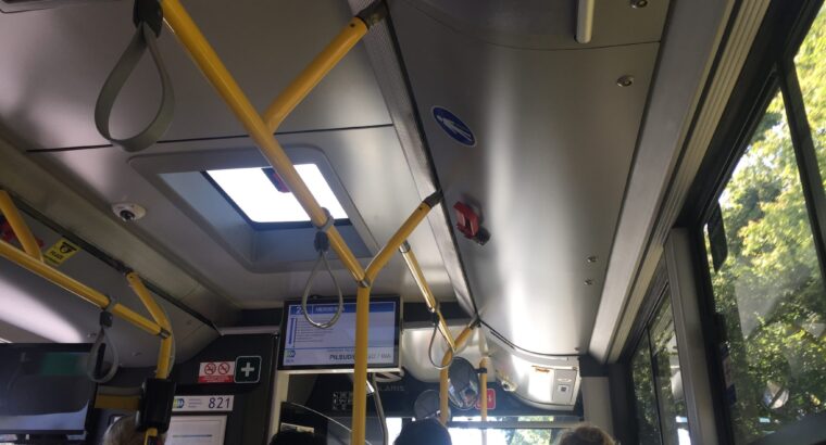 Białystok. Dwaj mężczyźni napadli nastolatka w autobusie