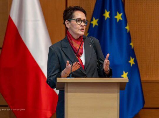 Szefowa służby cywilnej: obsada wyższych stanowisk powinna być oparta na kompetencjach