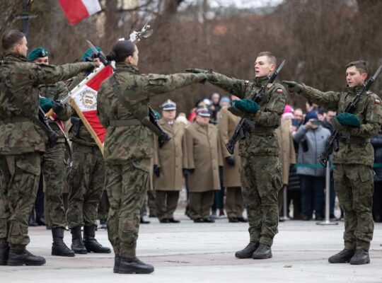 Białystok. Blisko 50 żołnierzy dobrowolnej zasadniczej służby wojskowej złożyło uroczystą przysięgę