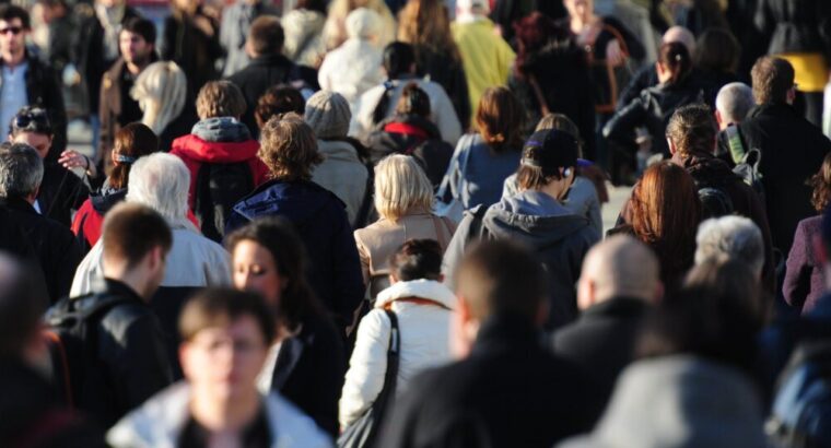 Polacy uważają, że żyje im się coraz gorzej i są biedniejsi