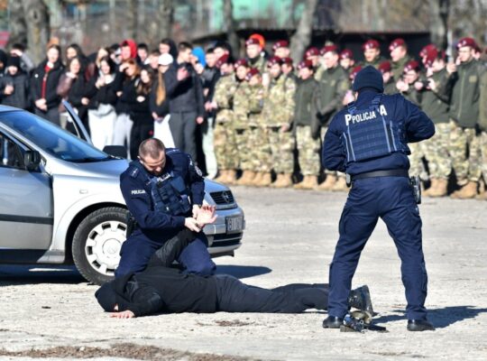 Młodzież z Białegostoku na „Dniu Przedsiębiorczości” z podlaskimi policjantami