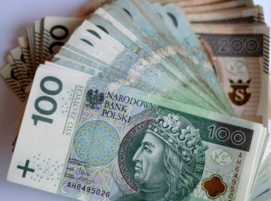 Białystok.88-latek stracił blisko 1,2 mln zł na fałszywych inwestycjach