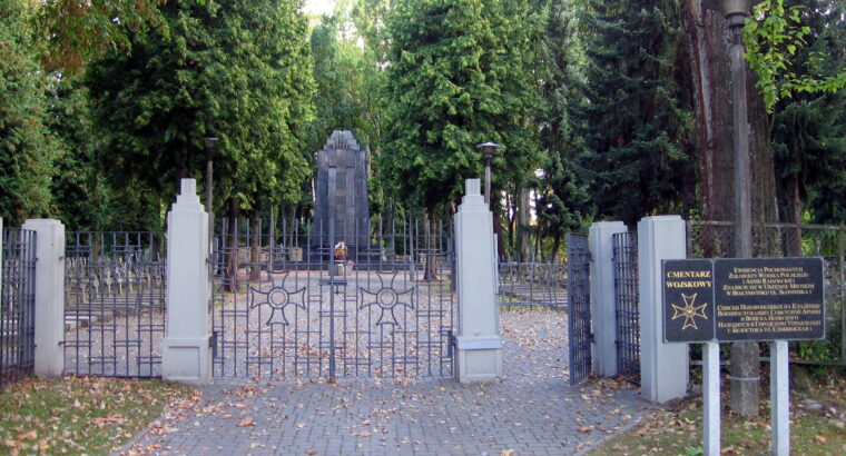 Białystok. IPN rozpoczął kolejny etap prac poszukiwawczych na cmentarzu wojskowym