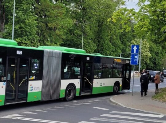 Białystok. Zderzenie autobusu i osobówki