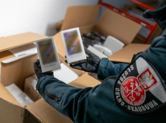 Podlaska KAS zlikwidowała magazyn z podrabianymi towarami