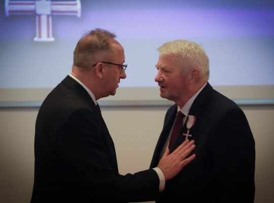Białystok. Wręczono Krzyże Wolności i Solidarności za działania na rzecz niepodległości Polski