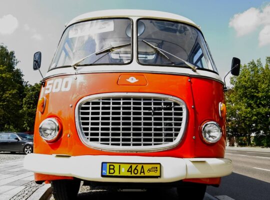 Białystok. Turystyczne przejazdy po mieście zabytkowymi autobusami