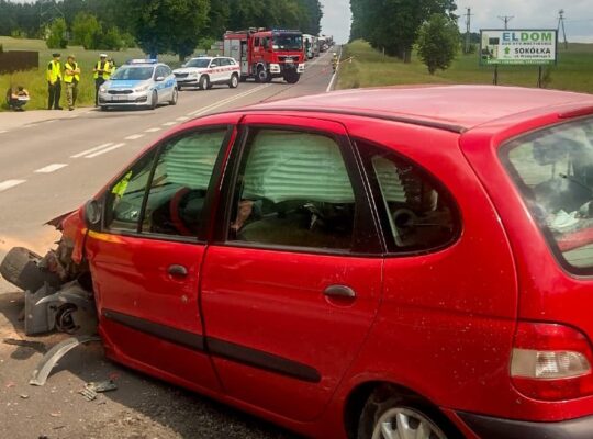 Stara Moczalnia. Ruch wahadłowy po zderzeniu aut na drodze Białystok-Sokółka