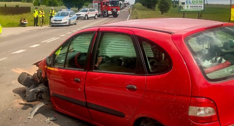 Stara Moczalnia. Ruch wahadłowy po zderzeniu aut na drodze Białystok-Sokółka