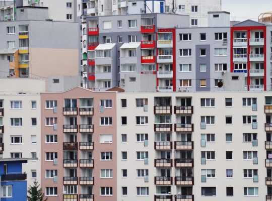 Czynniki wpływające na wartość nieruchomości – analiza z perspektywy rzeczoznawcy majątkowego