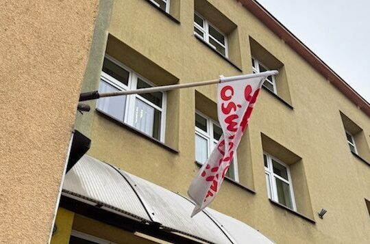 Protest nauczycieli w Białymstoku: Domagają się podwyżek i poszanowania praw pracowniczych