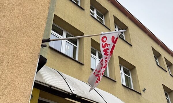 Protest nauczycieli w Białymstoku: Domagają się podwyżek i poszanowania praw pracowniczych