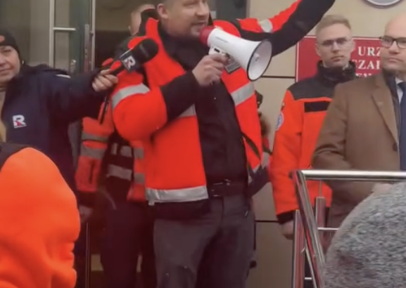 Protestujący ratownicy wygrali ! Zarząd województwa odstępuje od konsolidacji pogotowia ze szpitalami