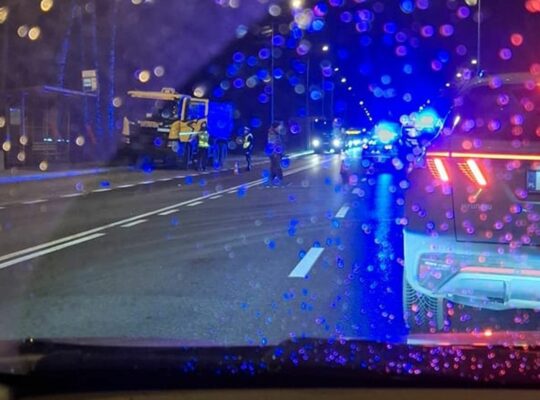 Białystok. Kierowca karetki na sygnale oskarżony ws. potrącenia na przejściu