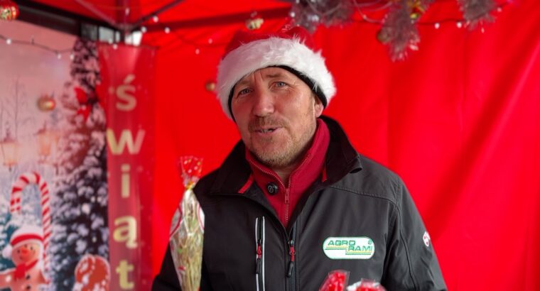 Bazar na Kawaleryjskiej. Andrzej Onopiuk rozdawał siano i rozmawiał z mieszkańcami