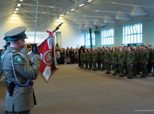Uroczyste ślubowanie 58 nowo przyjętych funkcjonariuszy Straży Granicznej