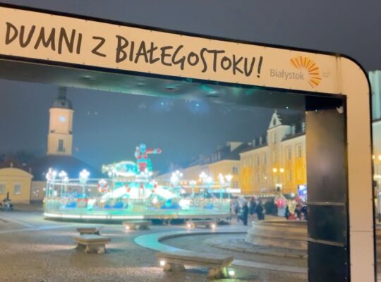 Białostocki Jarmark Świąteczny na Rynku Kościuszki. Mieszkańcy: „Jest świątecznie i bardzo przyjemnie”